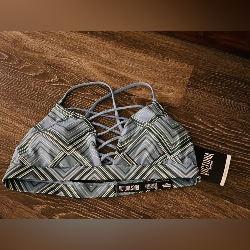 Victoria sport bra size large